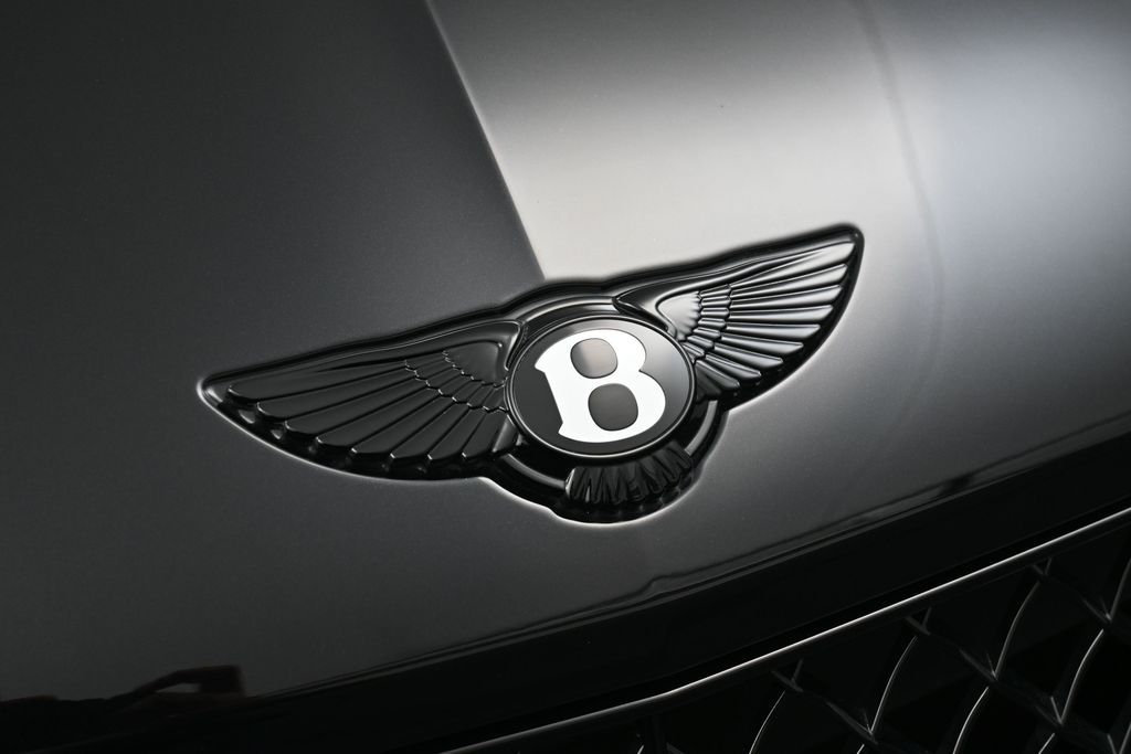 2025 Bentley Bentayga S - Photo 11