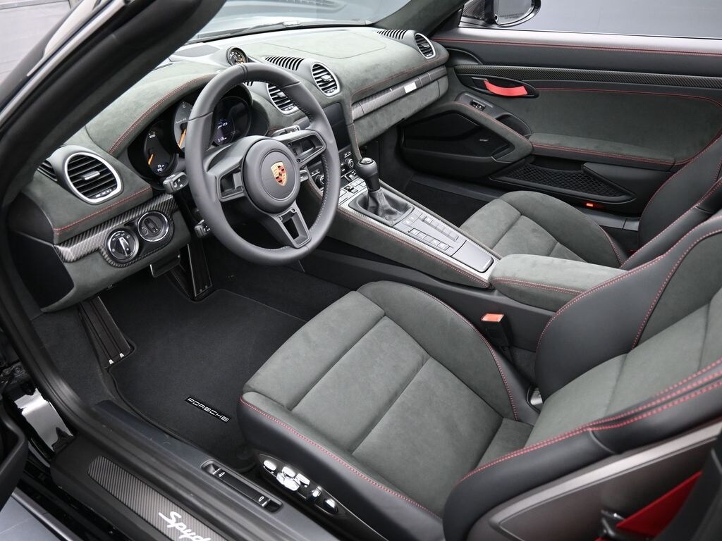 2025 Porsche Boxster Spyder photo 4