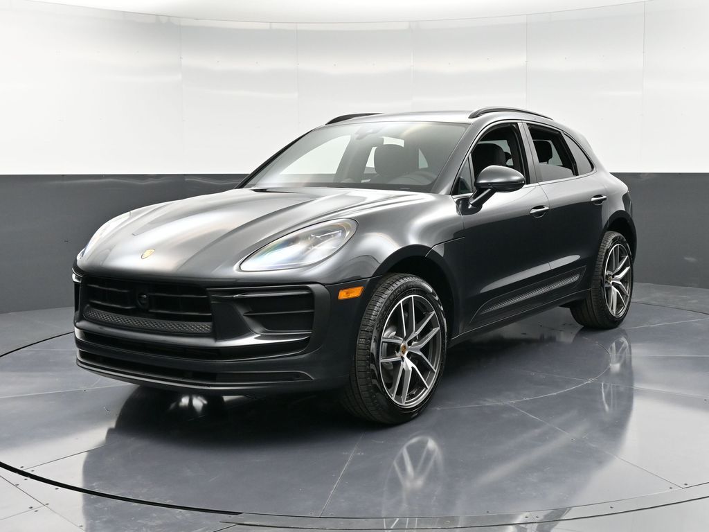 2026 Porsche Macan -'s photo