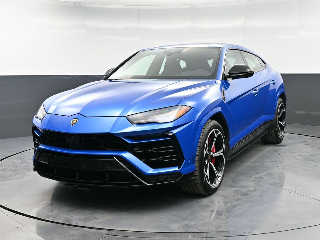 2022 Lamborghini Urus's photo