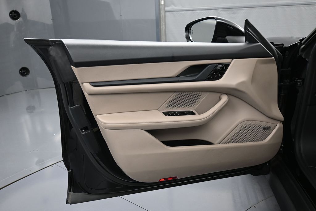 2021 Porsche Taycan 12