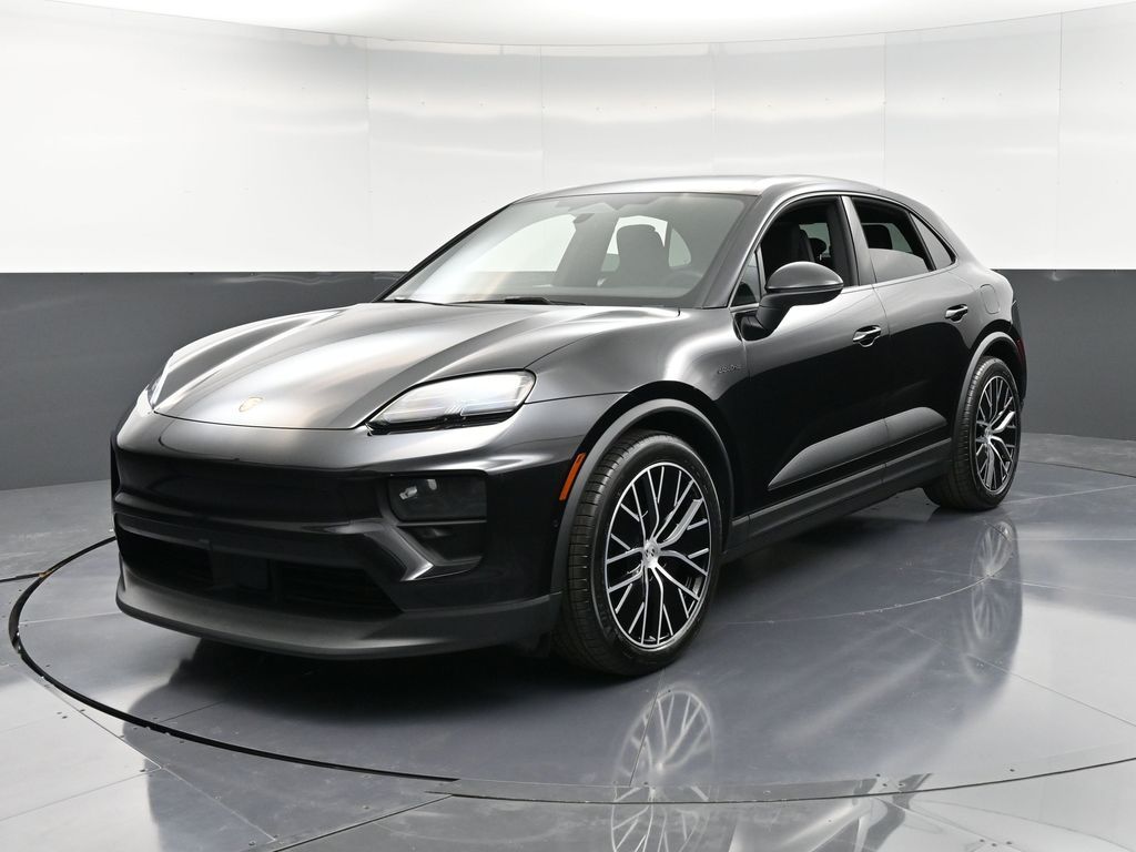 2025 Porsche Macan Macan 4 Electric's photo