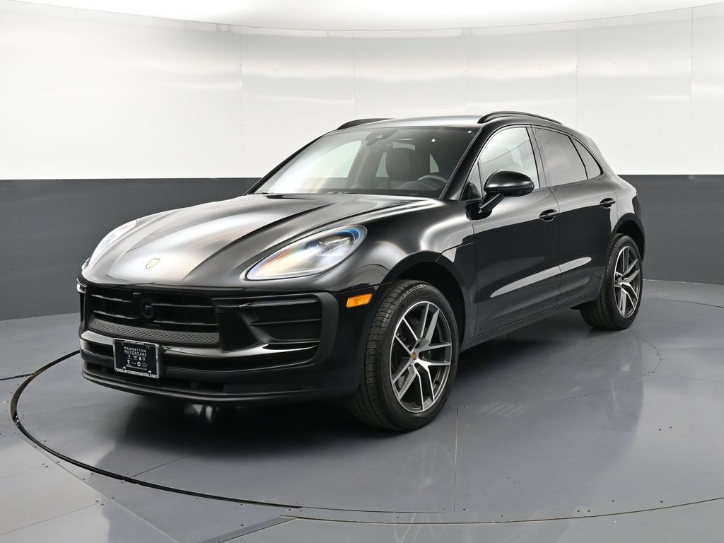 2026 Porsche Macan -'s photo