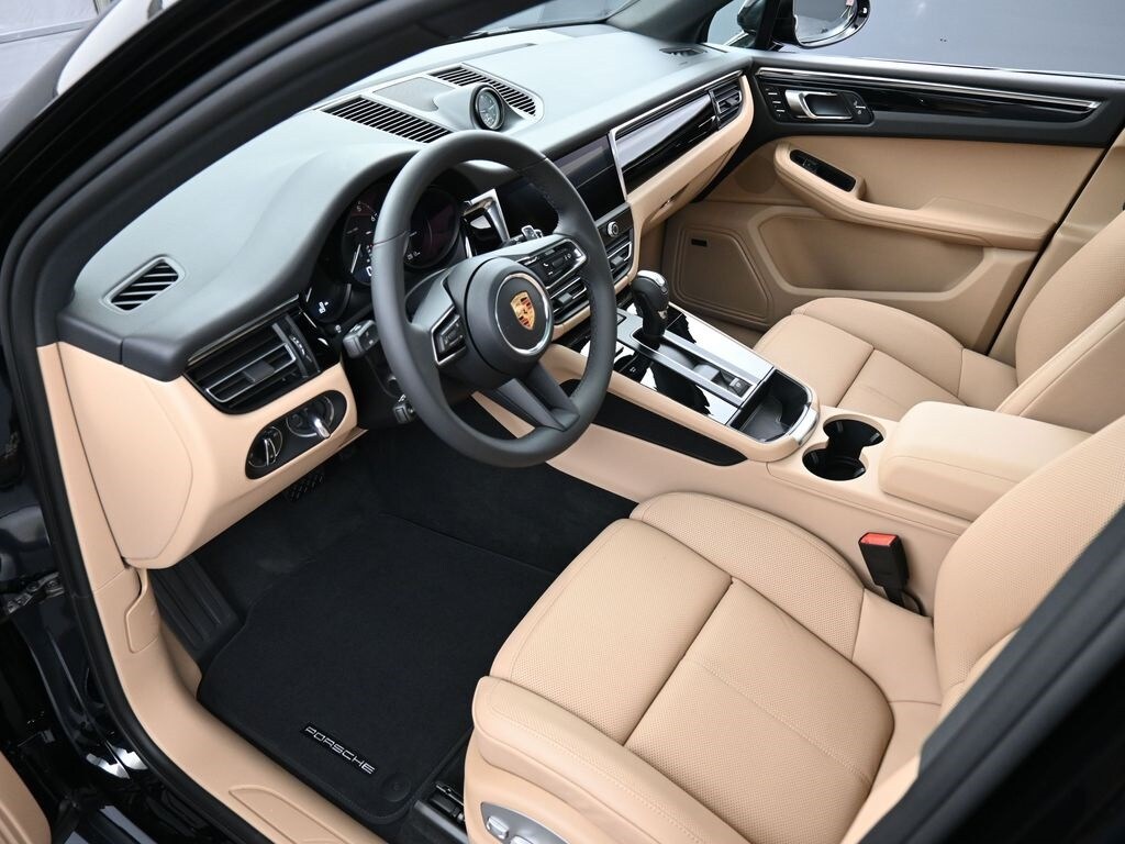2026 Porsche Macan T photo 4
