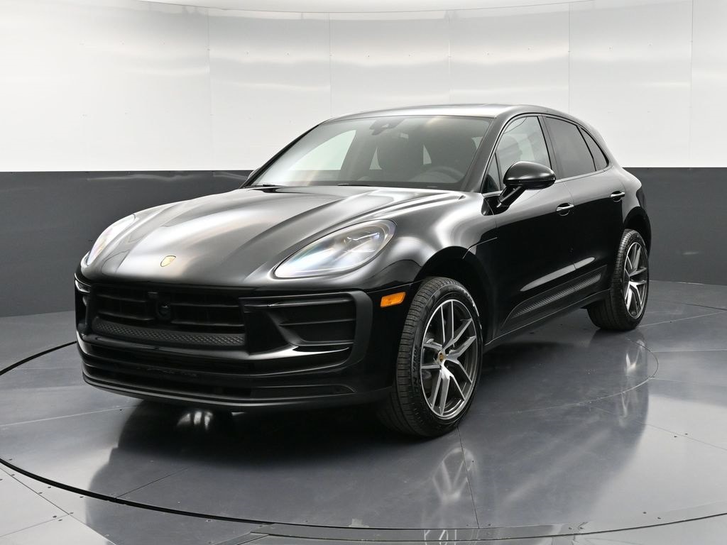 2026 Porsche Macan Base