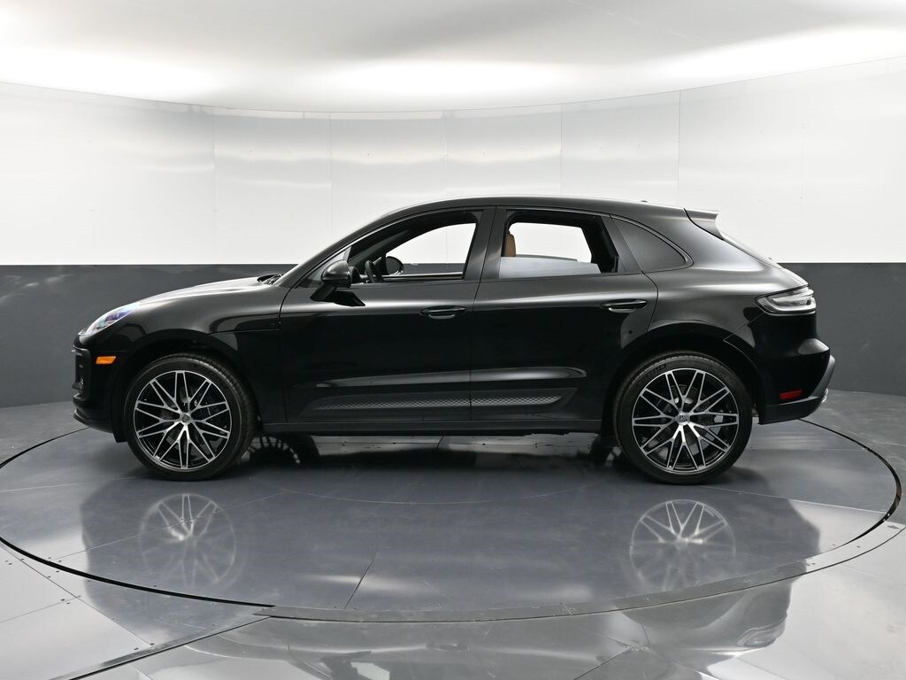 2026 Porsche Macan T photo 2