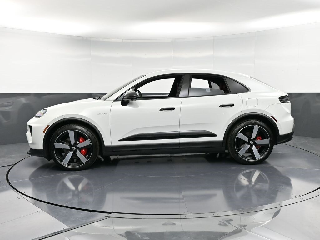 2025 Porsche Macan Electric photo 2