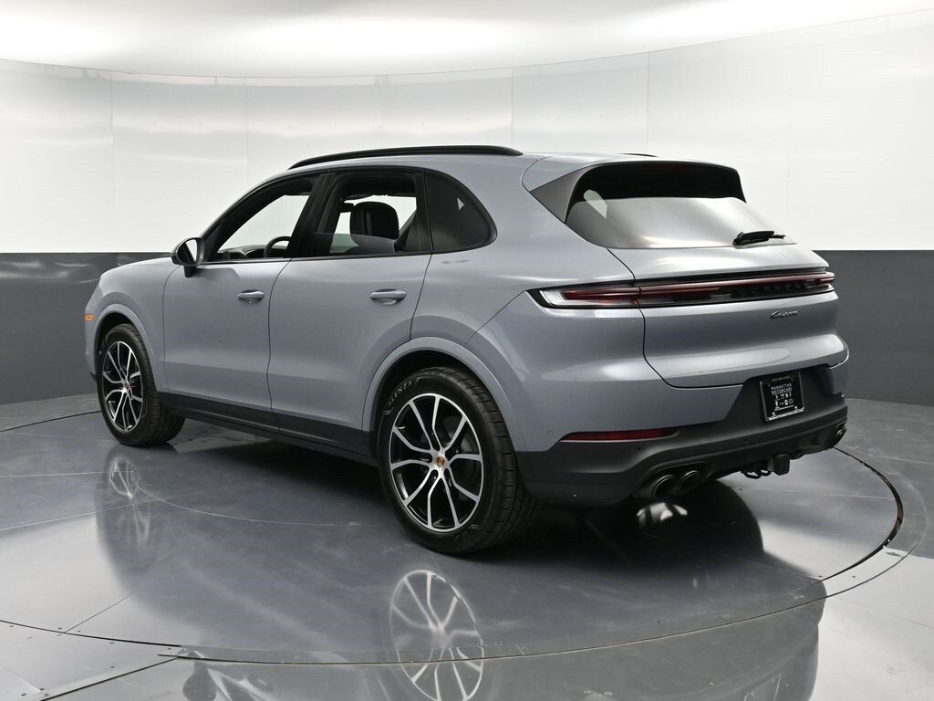 2025 Porsche Cayenne Base photo 3