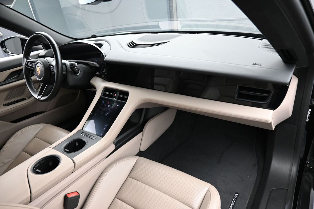 2021 Porsche Taycan 26