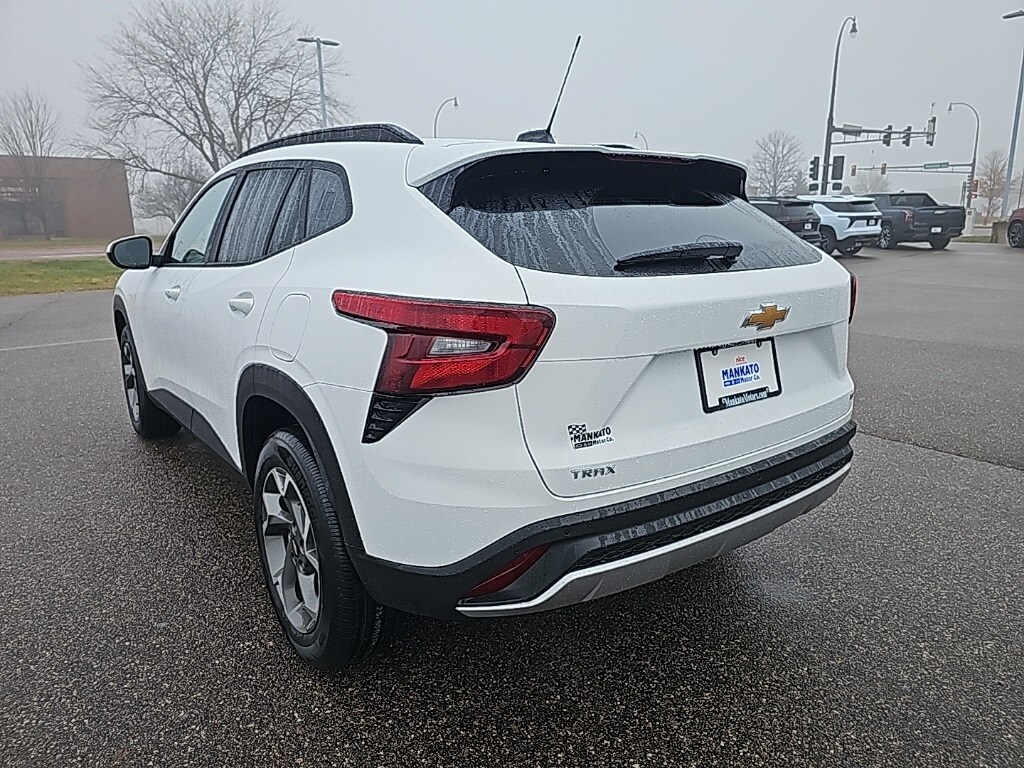 2026 Chevrolet Trax LT photo 3