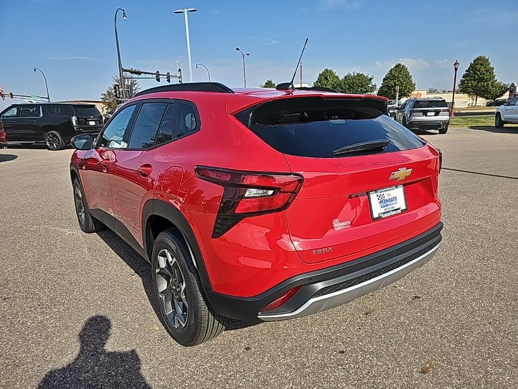 2026 Chevrolet Trax LT photo 2