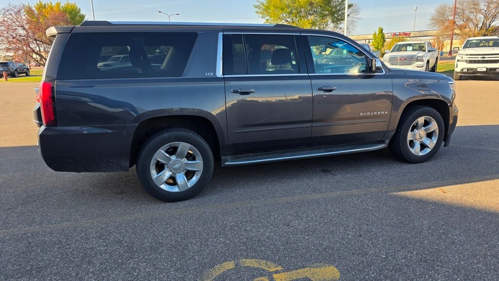2016 Chevrolet Suburban LTZ photo 3