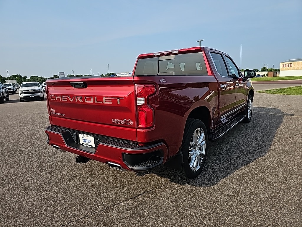 Used 2022 Chevrolet Silverado 1500 High Country with VIN 3GCUDJED0NG612130 for sale in Mankato, Minnesota