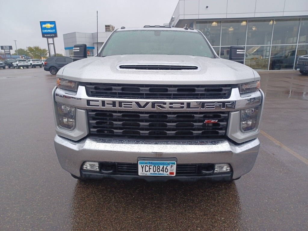 2022 Chevrolet Silverado 3500HD LT photo 2