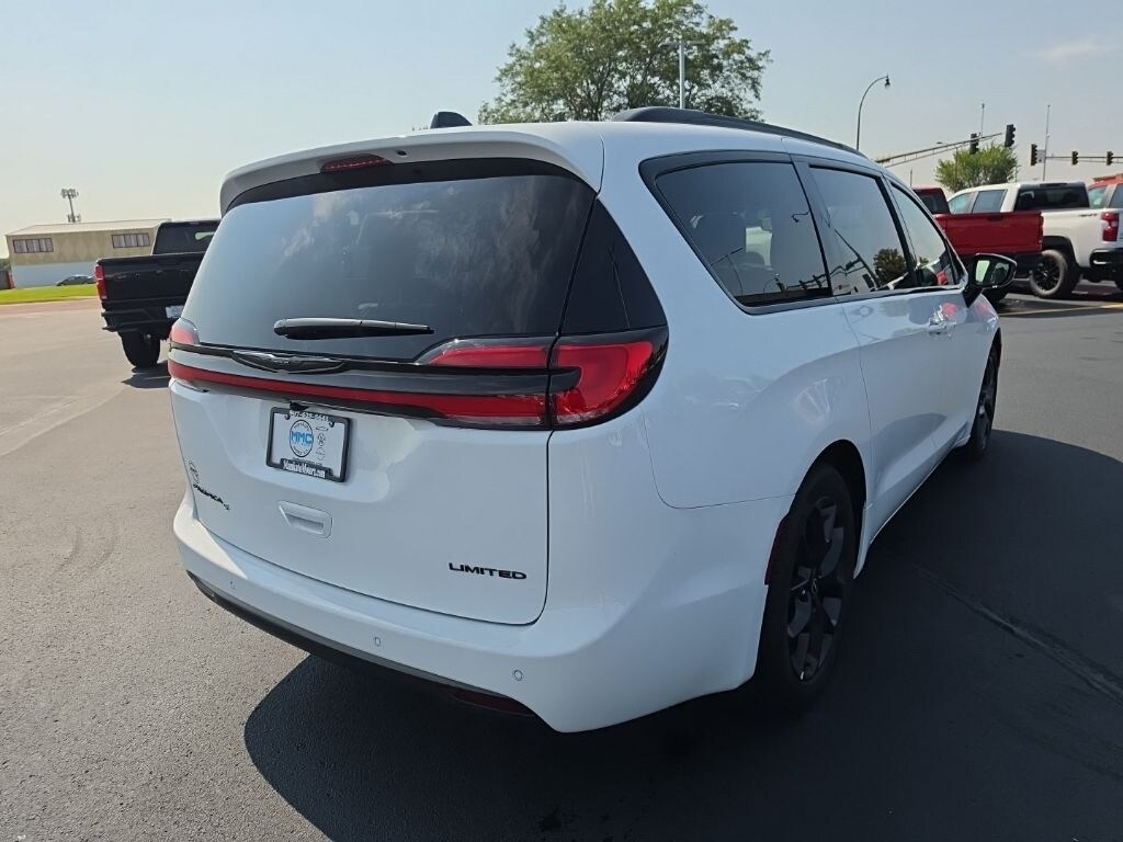 Used 2026 Chrysler Pacifica Limited Van Passenger Van