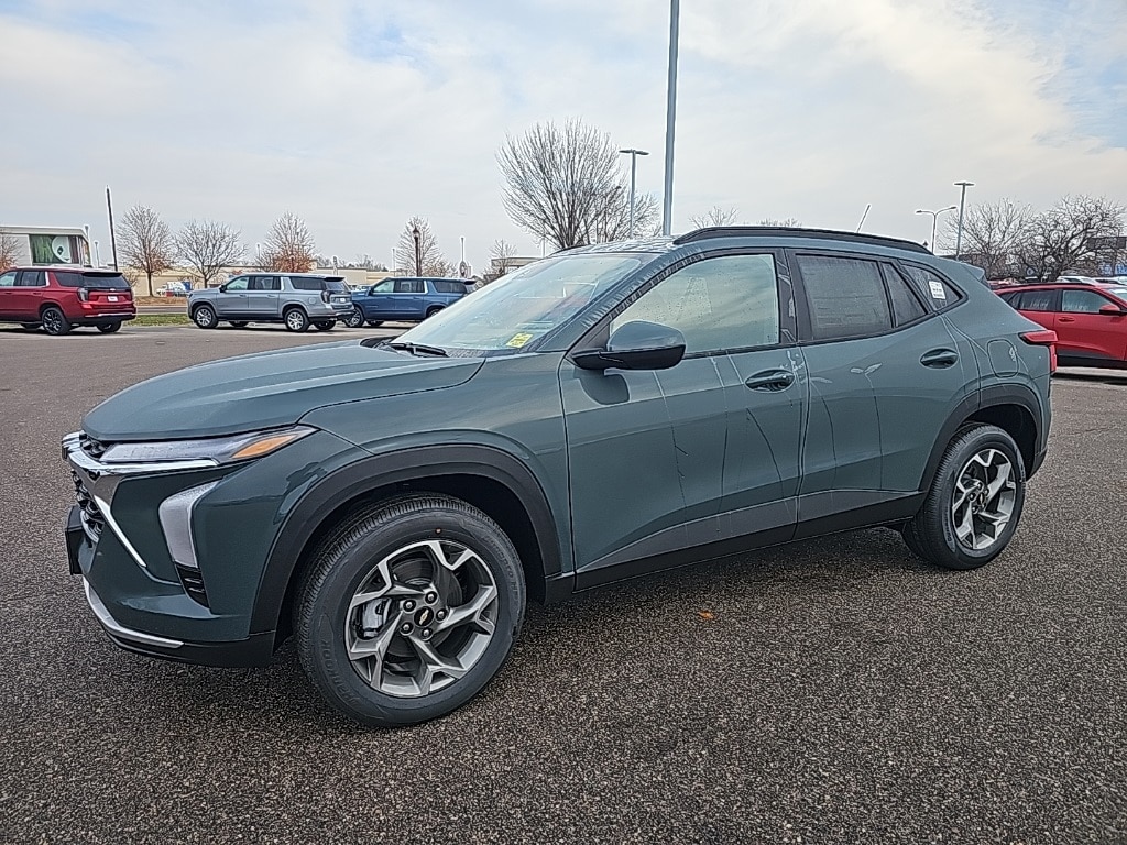 2026 Chevrolet Trax LT photo 2