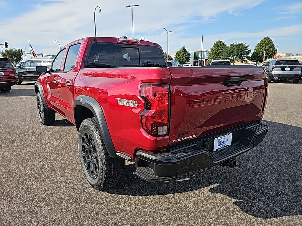2026 Chevrolet Colorado Trail Boss photo 2