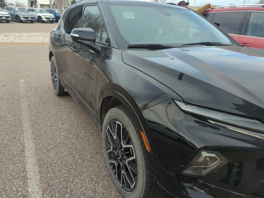 2023 Chevrolet Blazer RS photo 2