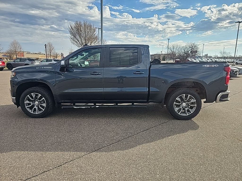 Used 2021 Chevrolet Silverado 1500 LT with VIN 1GCPYDEK8MZ104388 for sale in Mankato, Minnesota