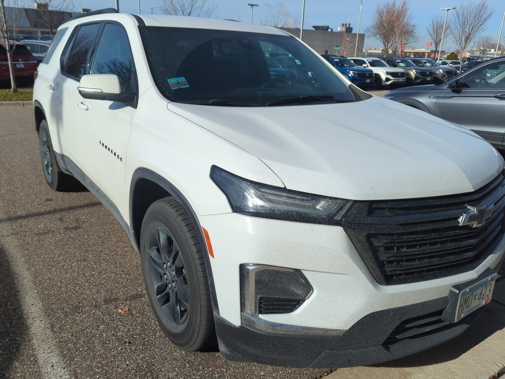2022 Chevrolet Traverse Leather photo 2
