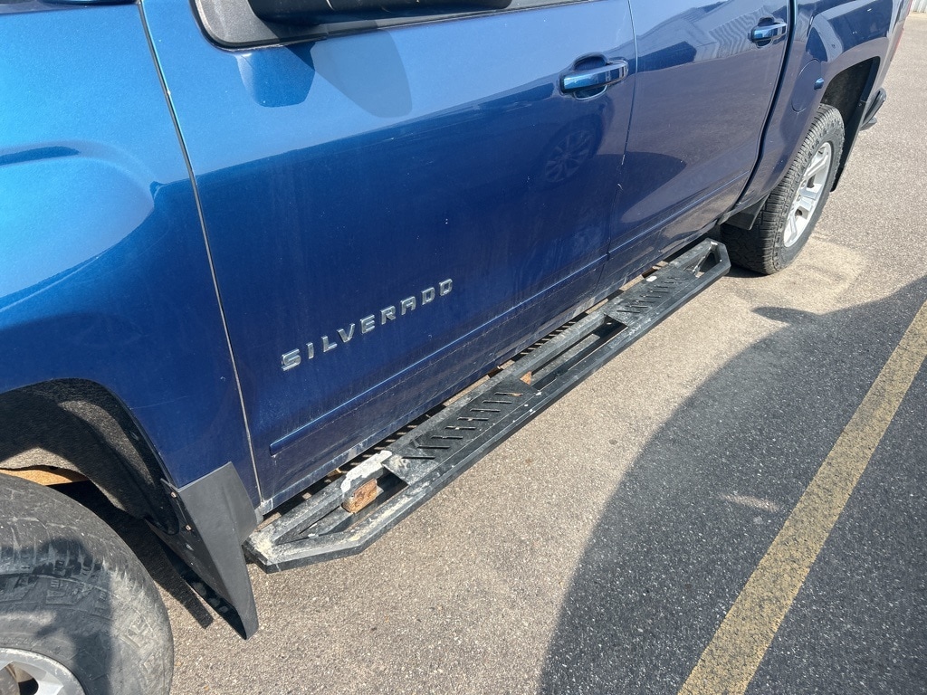 Used 2018 Chevrolet Silverado 1500 LT with VIN 3GCUKREC9JG327870 for sale in Mankato, Minnesota