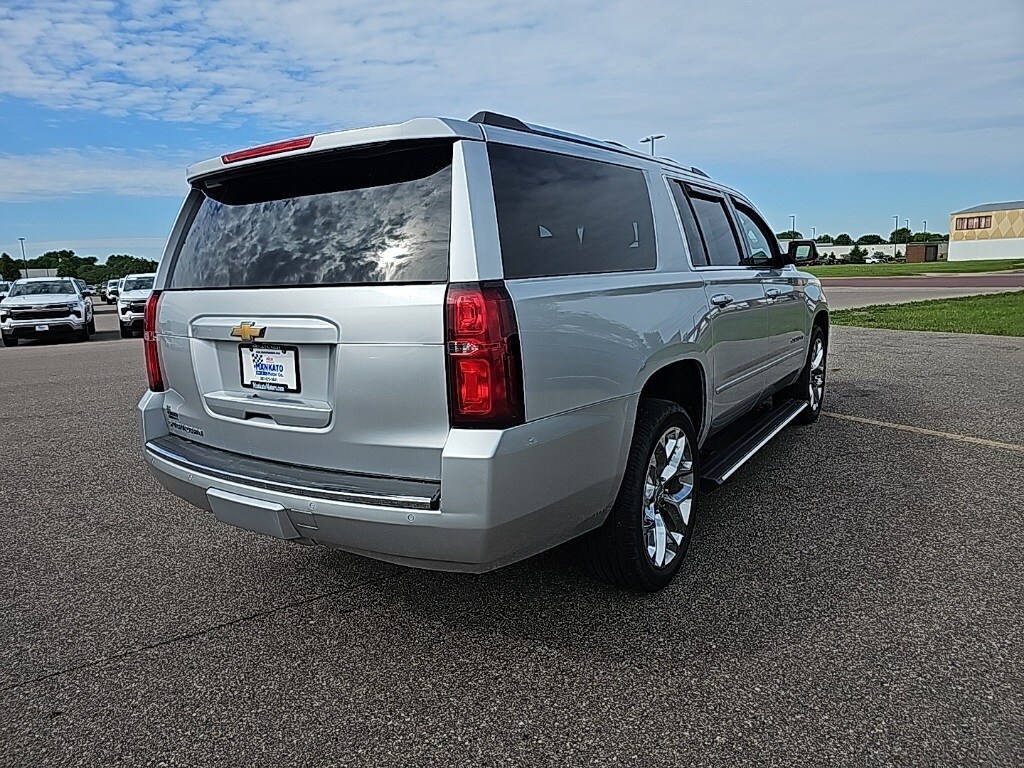 Used 2019 Chevrolet Suburban Premier with VIN 1GNSKJKCXKR328063 for sale in Mankato, Minnesota