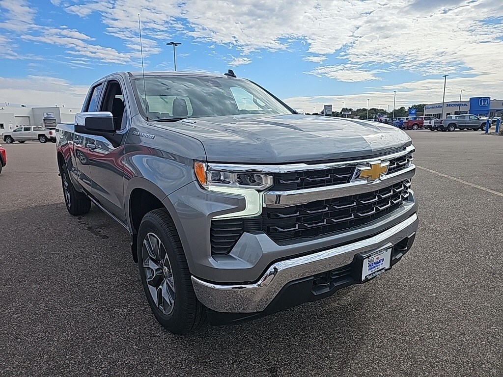 2026 Chevrolet Silverado 1500 LT photo 4