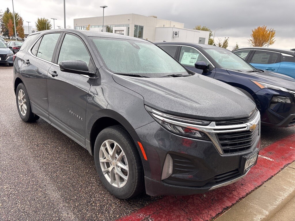 2022 Chevrolet Equinox LT photo 3