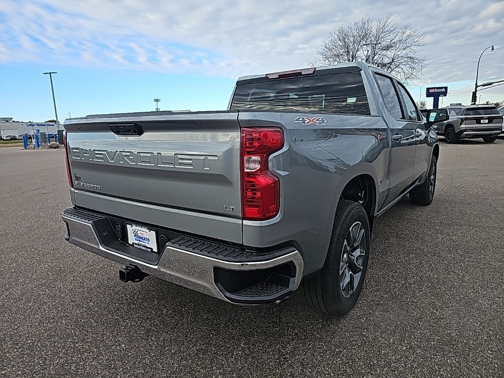 2026 Chevrolet Silverado 1500 LT photo 3