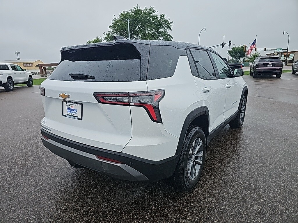 2026 Chevrolet Equinox LT photo 2