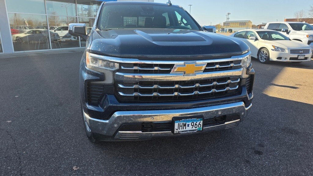 2023 Chevrolet Silverado 1500 LTZ photo 2