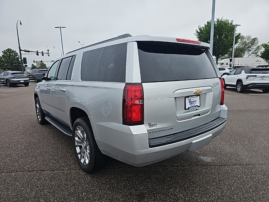 Used 2019 Chevrolet Suburban LT with VIN 1GNSKHKC5KR180364 for sale in Mankato, Minnesota