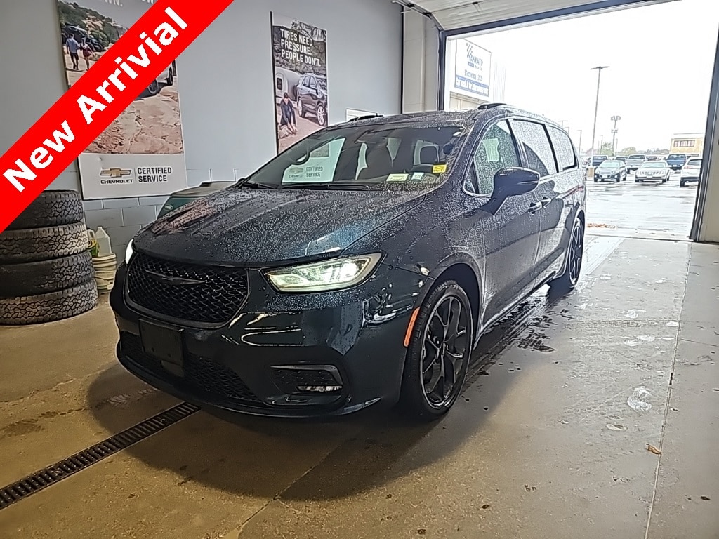 Used 2025 Chrysler Pacifica Limited Van Passenger Van
