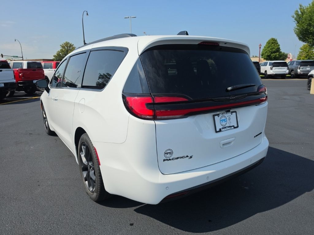 Used 2026 Chrysler Pacifica Limited Van Passenger Van