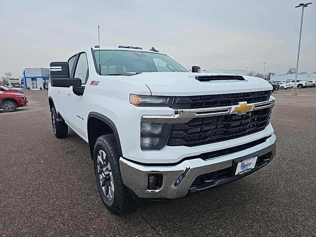 2026 Chevrolet Silverado 3500HD LT photo 3