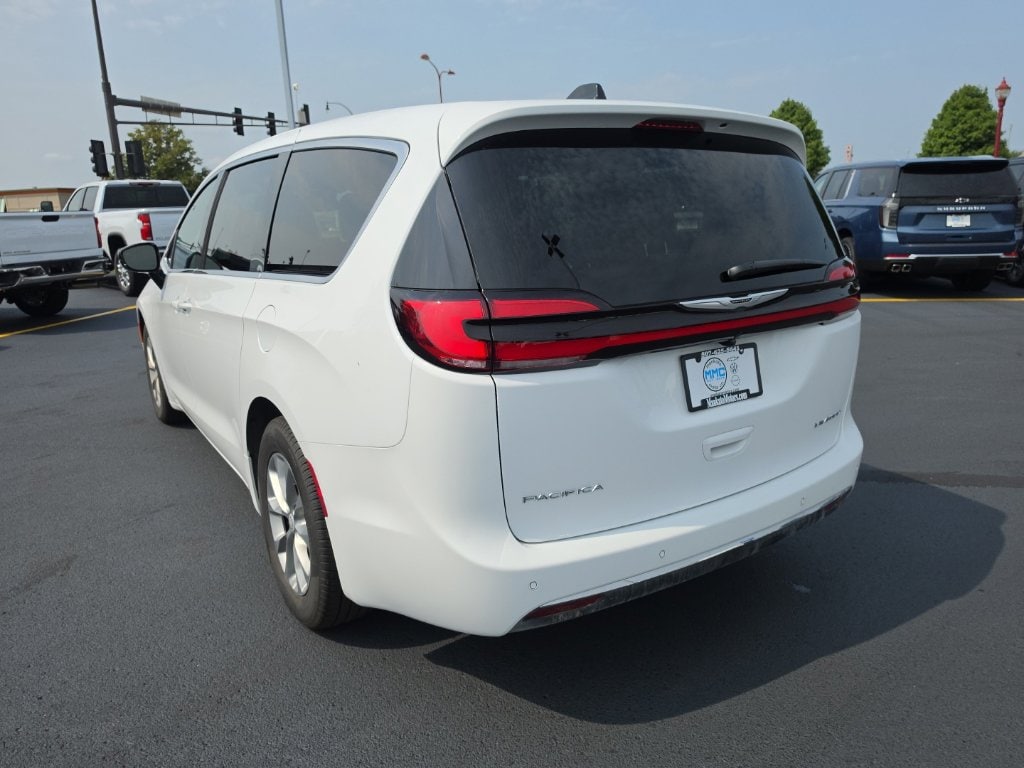 Used 2026 Chrysler Pacifica Limited Van Passenger Van
