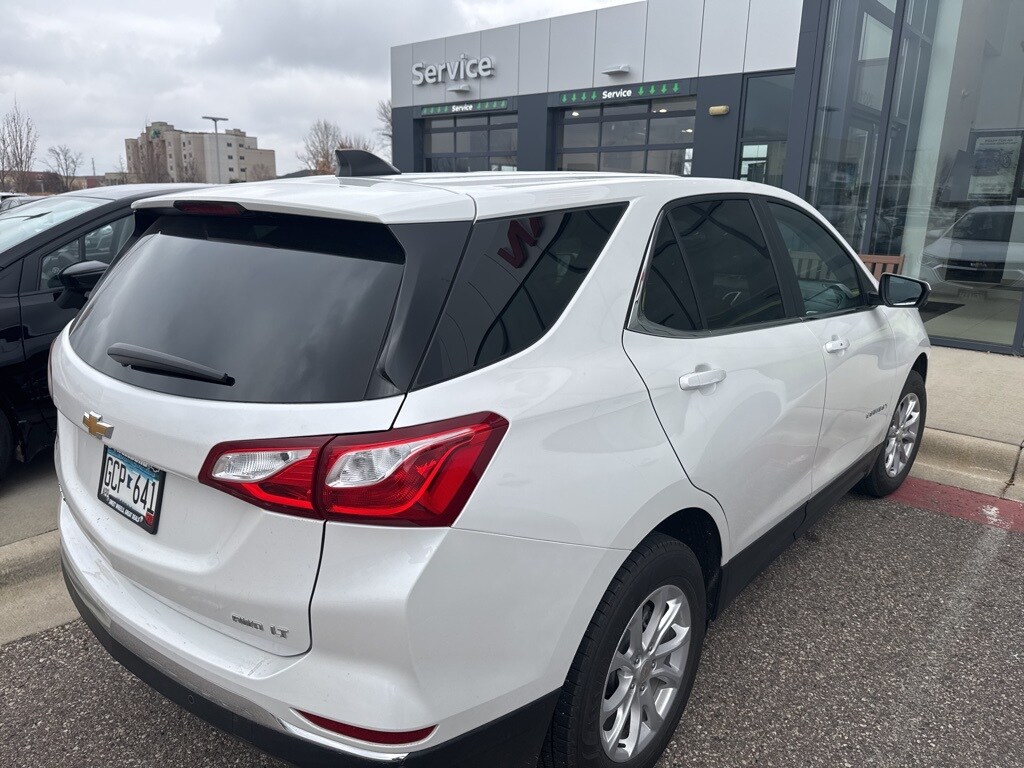 2021 Chevrolet Equinox LT photo 2