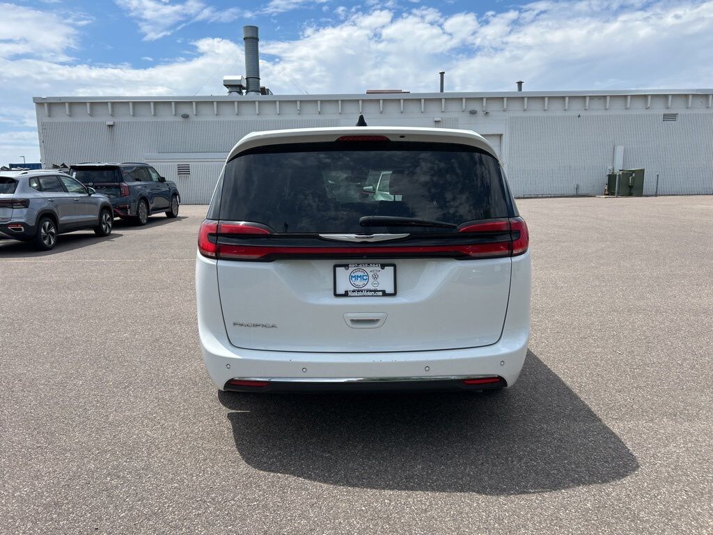 Used 2023 Chrysler Pacifica Touring L Van Passenger Van
