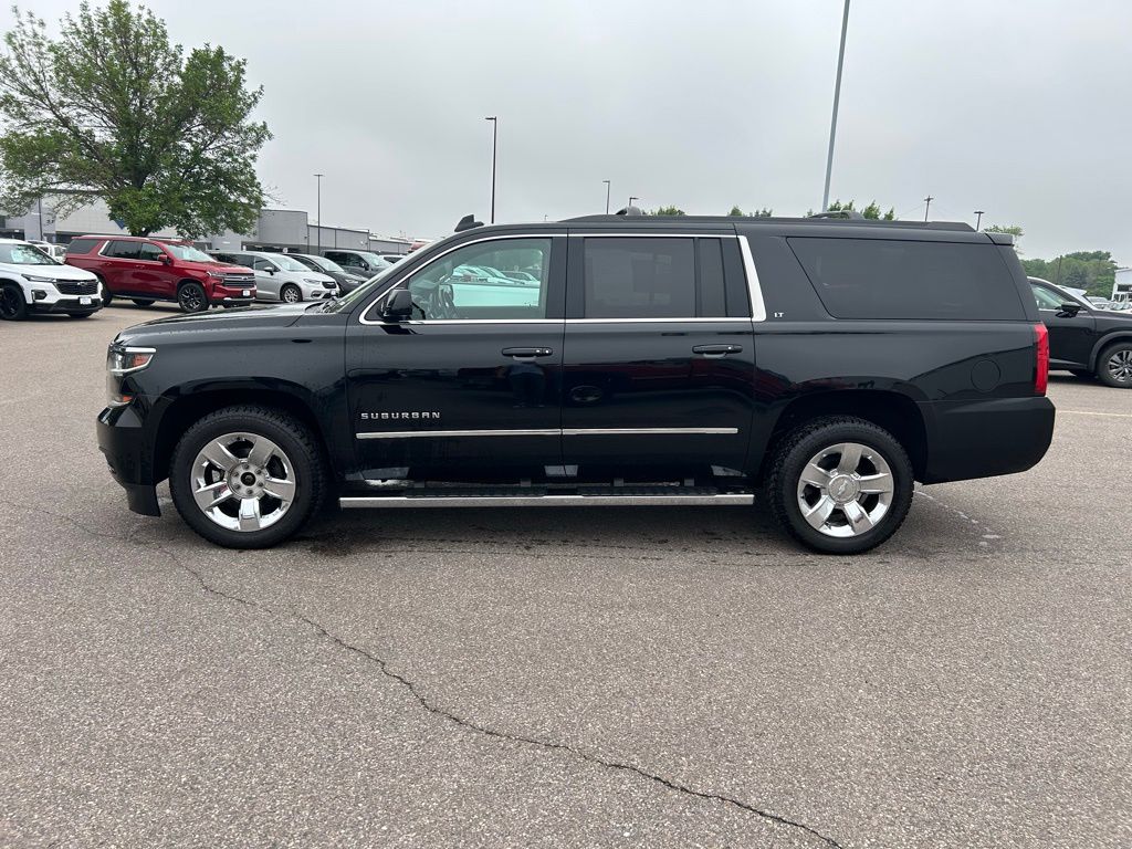 Used 2018 Chevrolet Suburban LT with VIN 1GNSKHKC0JR130552 for sale in Mankato, Minnesota