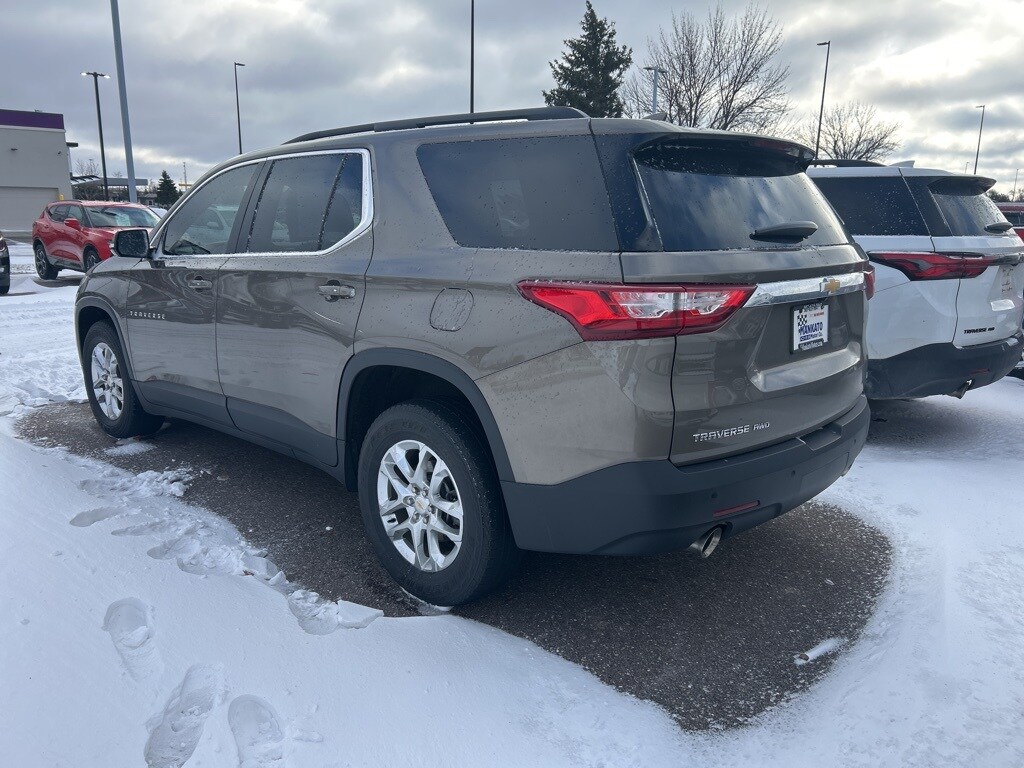 2020 Chevrolet Traverse 1LT photo 2