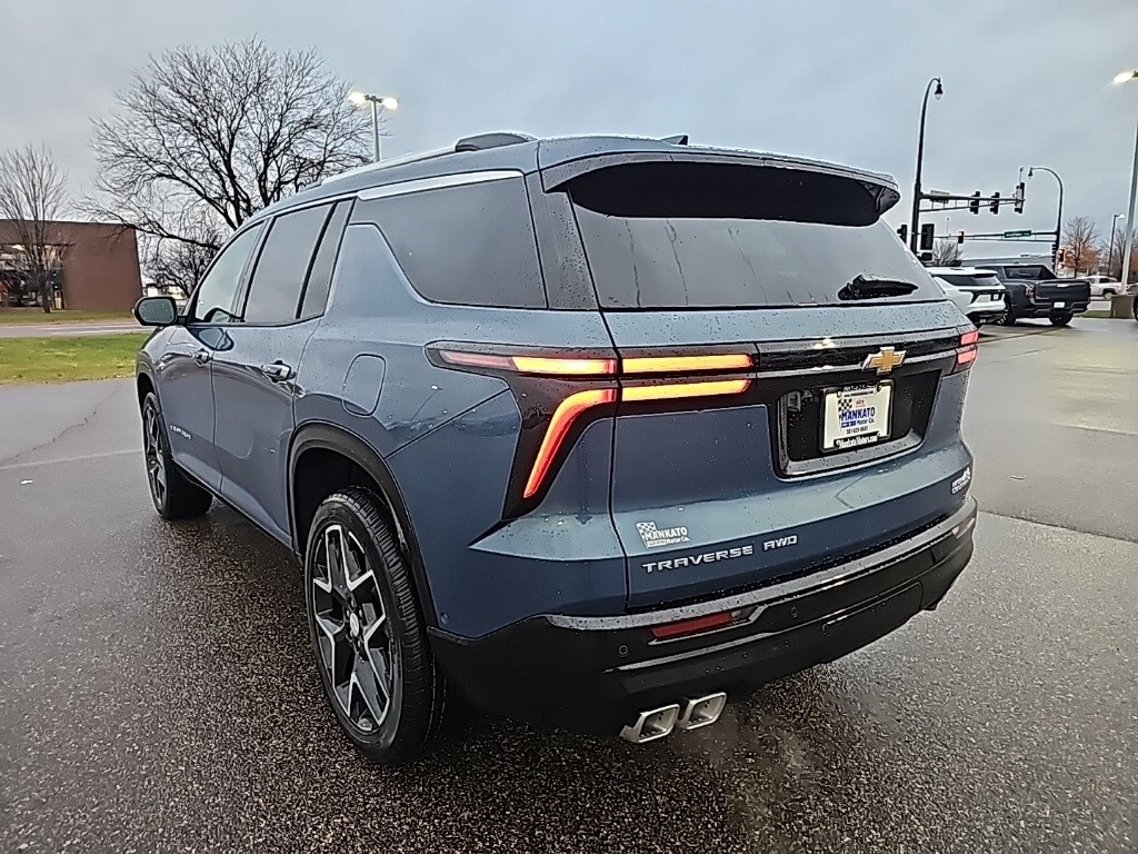 2026 Chevrolet Traverse High Country photo 2