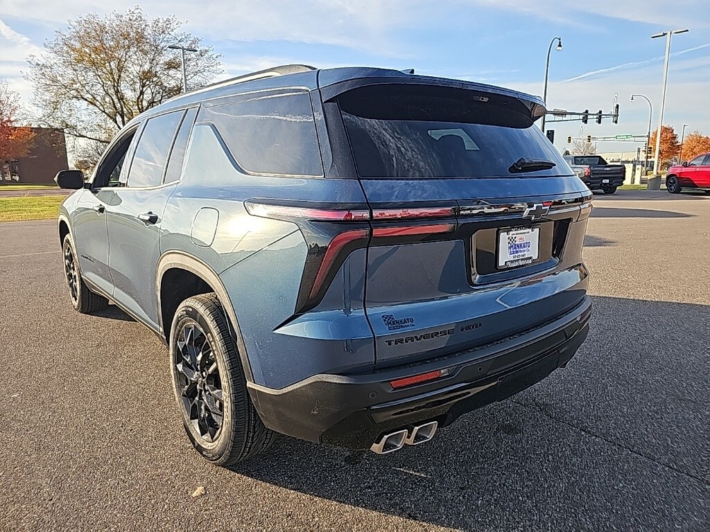 2026 Chevrolet Traverse photo 2