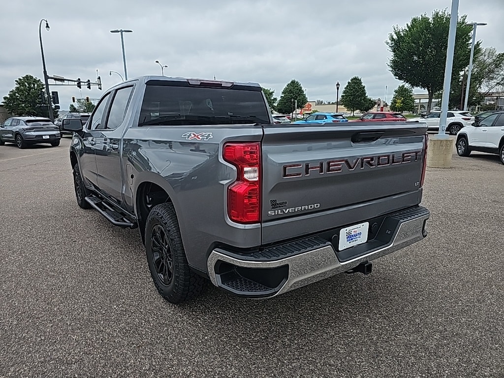 Used 2020 Chevrolet Silverado 1500 LT with VIN 1GCUYDED1LZ266320 for sale in Mankato, Minnesota