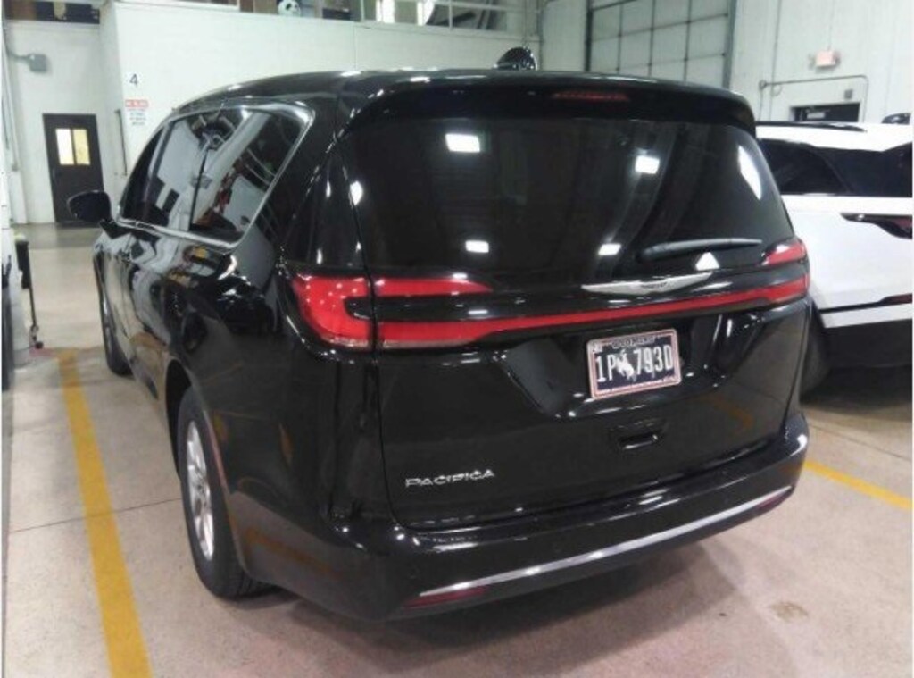 Used 2025 Chrysler Pacifica Select Van Passenger Van