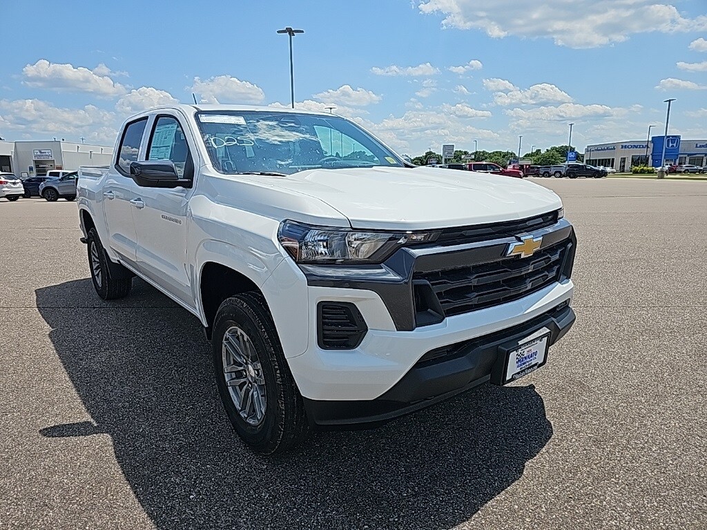 2025 Chevrolet Colorado Work Truck LT photo 3