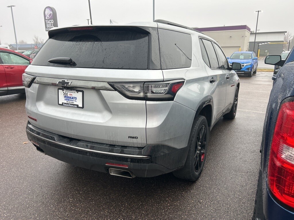 2021 Chevrolet Traverse Premier photo 2