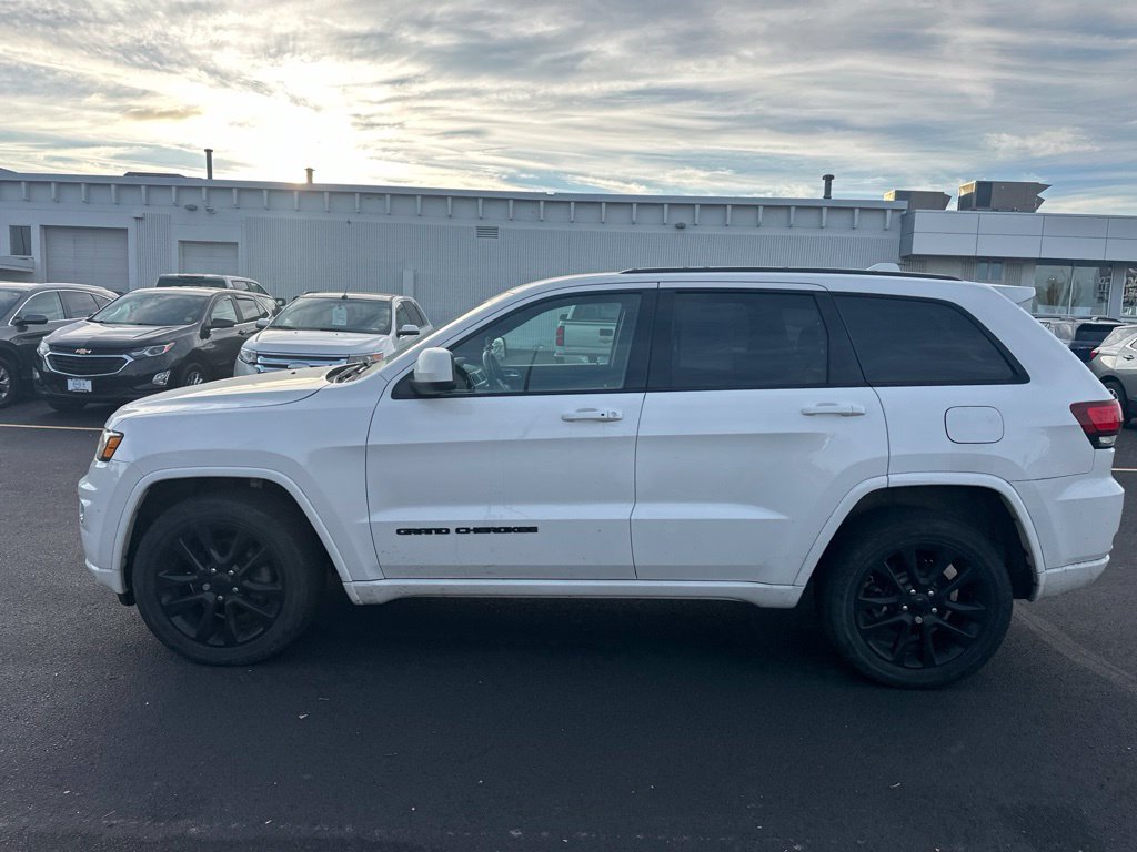 Used 2018 Jeep Grand Cherokee Altitude with VIN 1C4RJFAG3JC377019 for sale in Mankato, MN