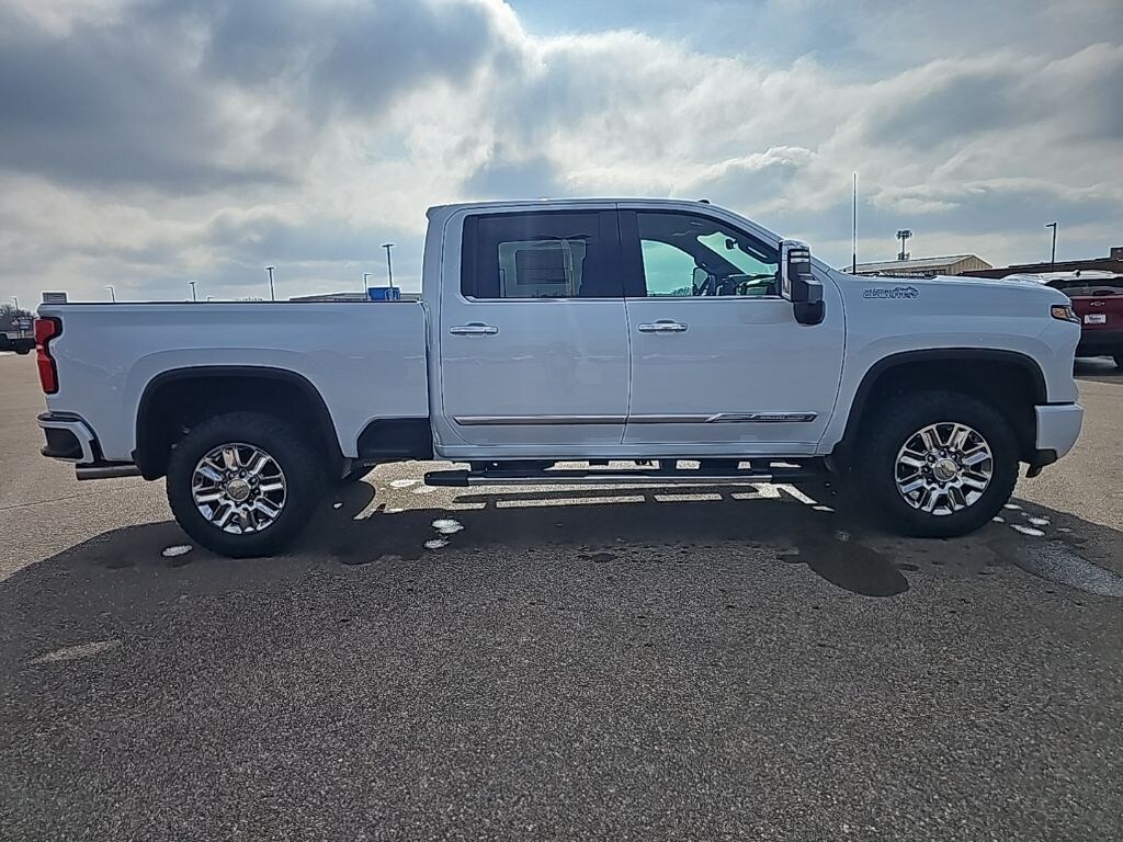 New 2026 Chevrolet Silverado 3500HD High Country Truck Crew Cab