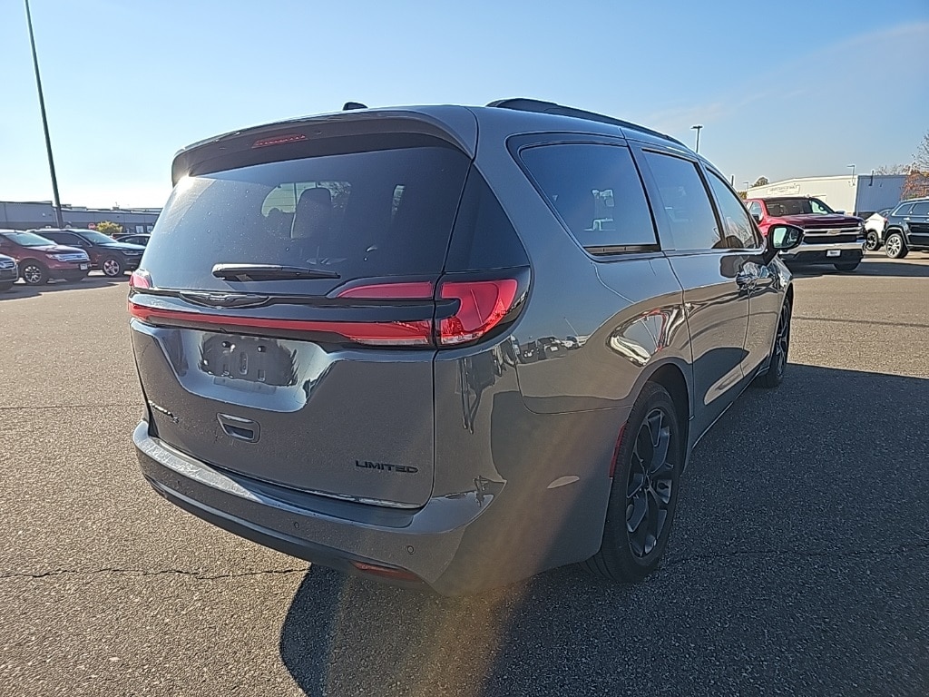Used 2025 Chrysler Pacifica Limited Van Passenger Van