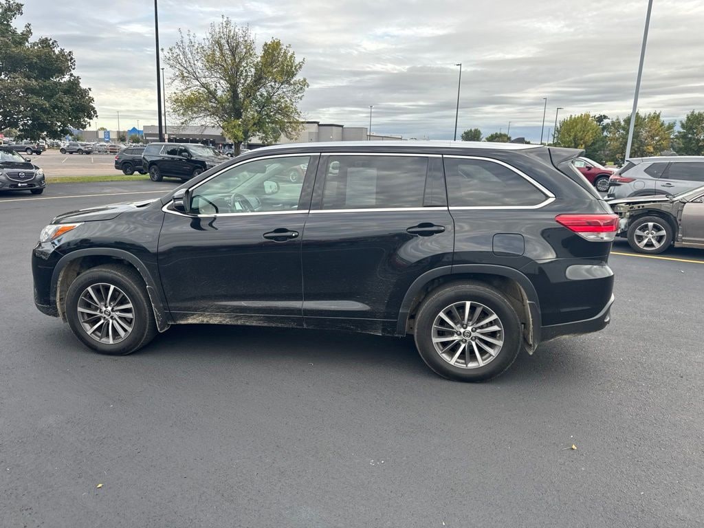 Used 2017 Toyota Highlander XLE SUV